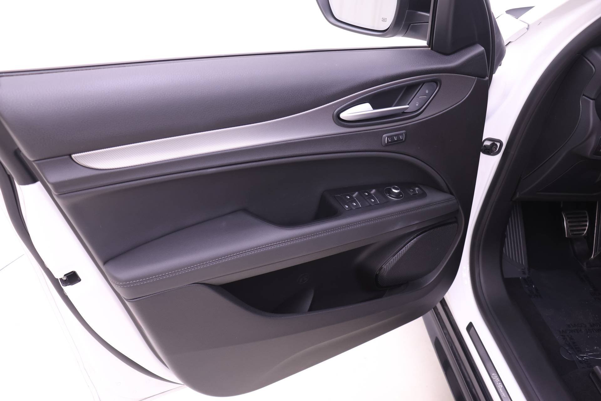 Certified 2024 Alfa Romeo Stelvio Veloce AWD/4WD image 13