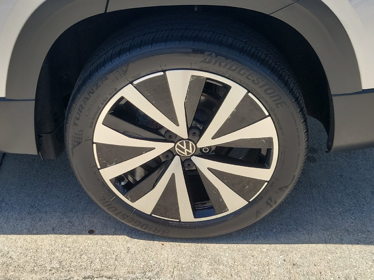 Used 2022 Volkswagen Taos SE FWD image 5