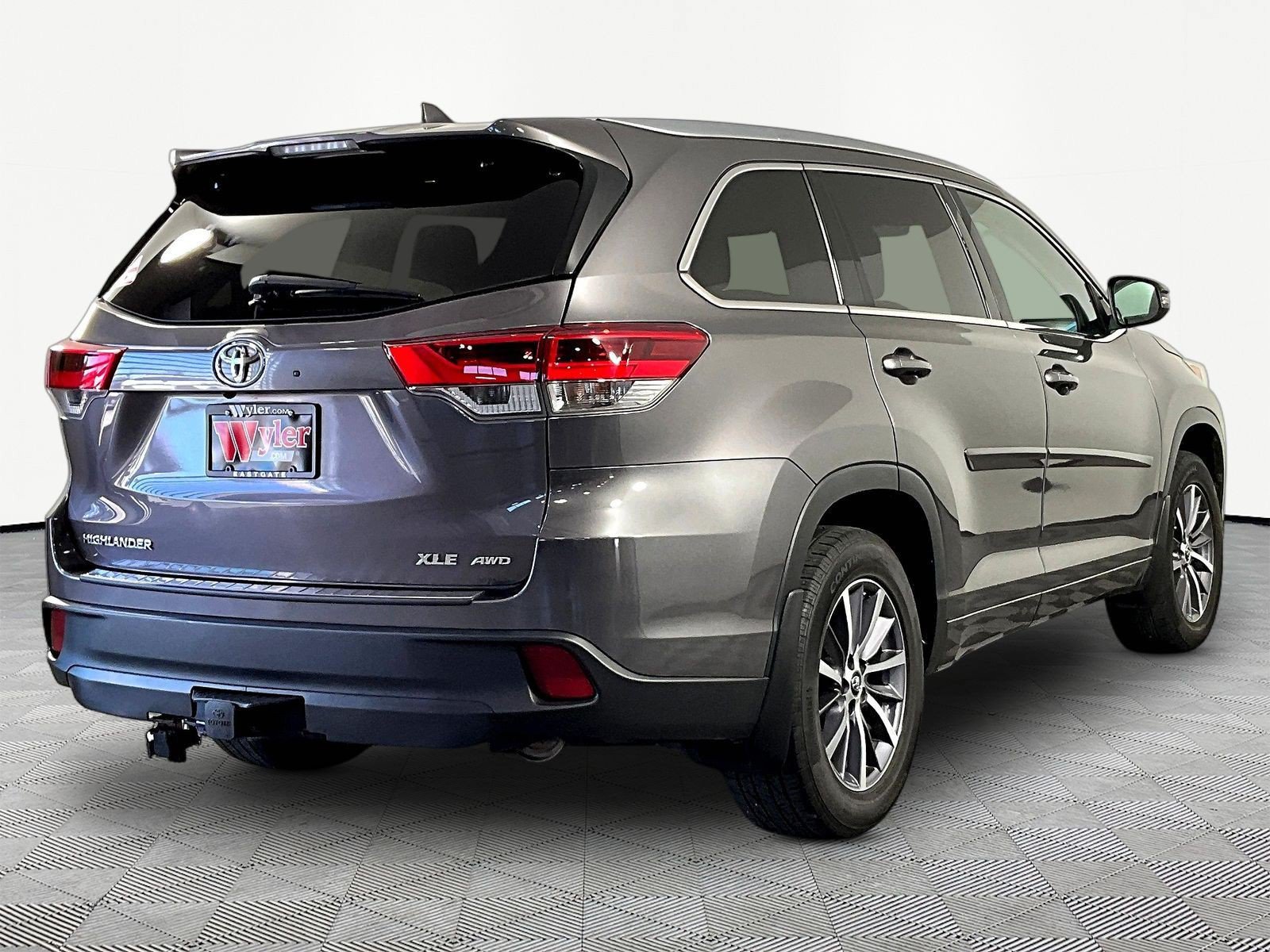 Used 2017 Toyota Highlander XLE AWD/4WD image 6