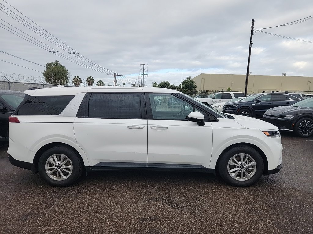 Certified 2023 Kia Carnival LX FWD image 17