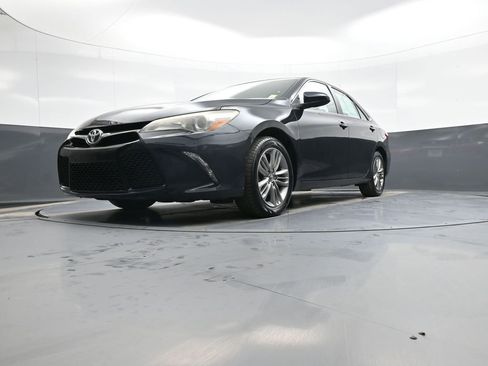 Used 2016 Toyota Camry SE image 24