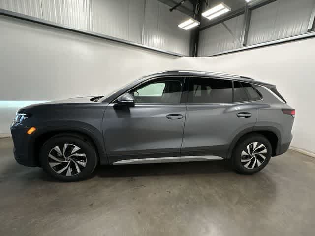 Used 2026 Volkswagen Tiguan S FWD image 2