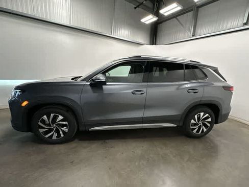 Used 2026 Volkswagen Tiguan S FWD image 2