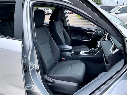 Used 2025 Toyota RAV4 XLE image 8