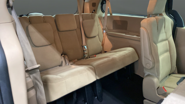 Used 2016 Dodge Grand Caravan SXT FWD image 24