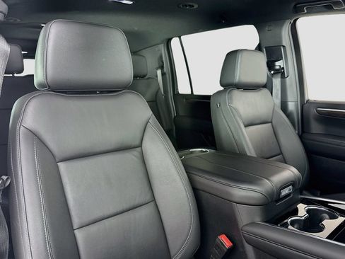 Used 2025 Chevrolet Suburban LT w/ Comfort Package RWD image 16