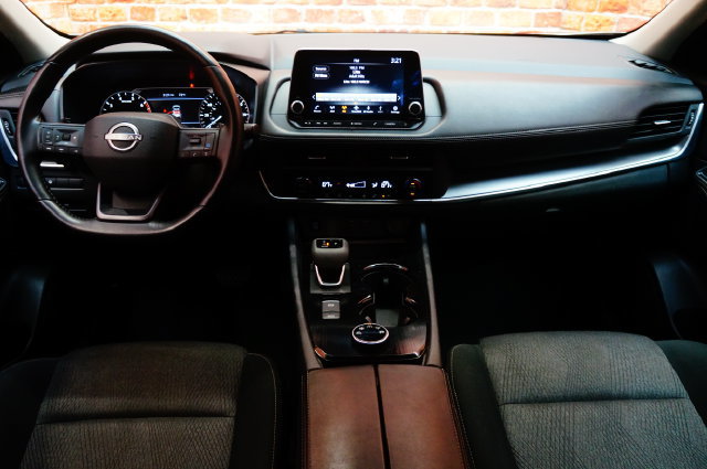 Certified 2025 Nissan Rogue SV AWD/4WD image 10