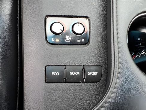 Used 2016 Toyota Avalon Limited image 22