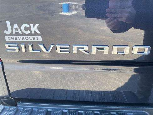 Used 2023 Chevrolet Silverado 1500 LT AWD/4WD image 7