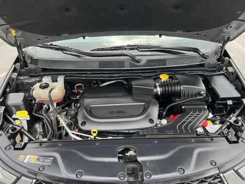 Used 2023 Chrysler Pacifica Touring-L FWD image 43