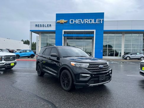Used 2021 Ford Explorer XLT w/ Equipment Group 202A AWD/4WD image 1