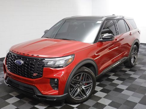 Used 2025 Ford Explorer ST w/ Sun And Sound Package image 2