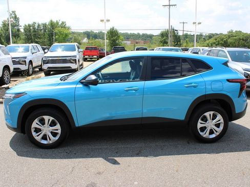 Certified 2025 Chevrolet Trax LS FWD image 24