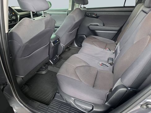 Used 2020 Toyota Highlander L FWD image 29