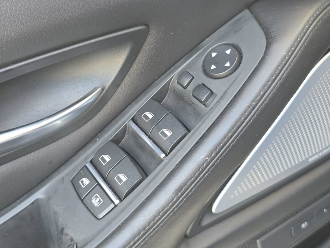 Used 2015 BMW M5 RWD image 20