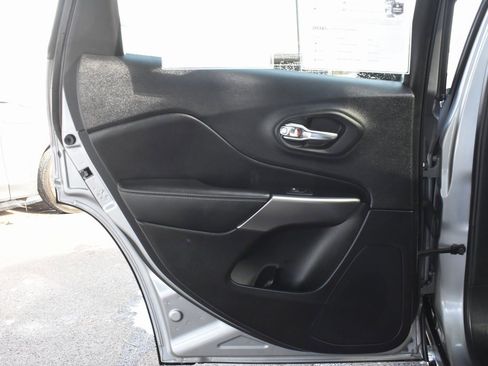 Used 2022 Jeep Cherokee Limited image 25