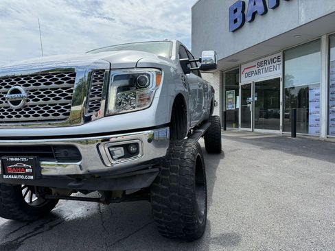 Used 2017 Nissan Titan SL image 5