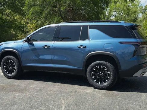 Used 2025 Chevrolet Traverse Z71 image 5