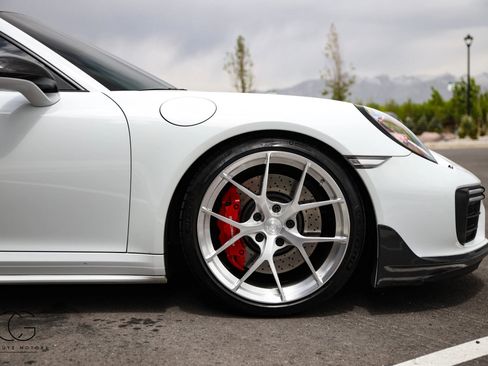 Used 2017 Porsche 911 4 Coupe AWD/4WD image 17