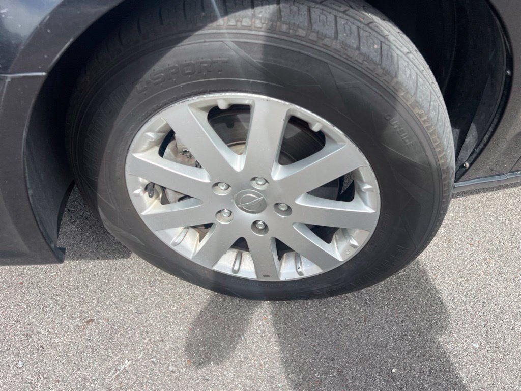 Used 2014 Chrysler Town & Country Touring FWD image 14