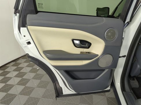 Used 2017 Land Rover Range Rover Evoque SE Premium image 28