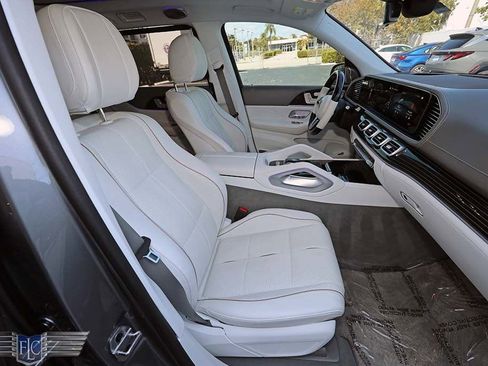Used 2023 Mercedes-Benz Maybach GLS 600 4MATIC image 18