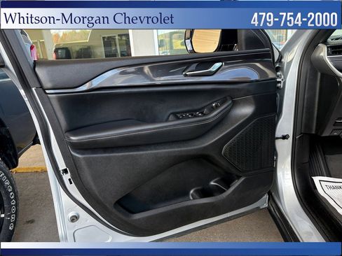 Used 2023 Jeep Grand Cherokee L Laredo image 15