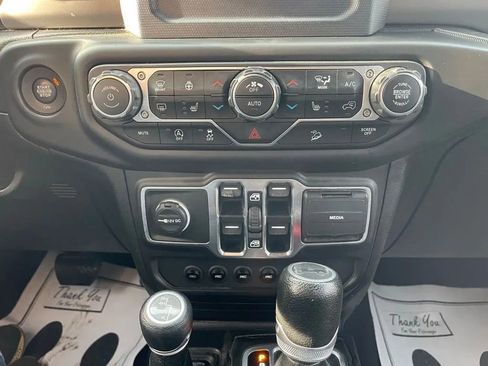 Used 2019 Jeep Wrangler Unlimited Sport S AWD/4WD image 26