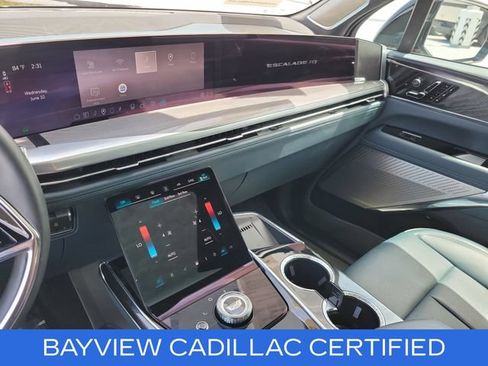 Certified 2025 Cadillac Escalade IQ Luxury 2 w/ LPO, Premium Carpet Package AWD/4WD image 28