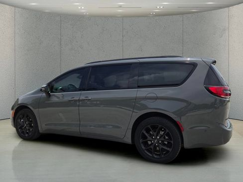Used 2023 Chrysler Pacifica Touring-L w/ S Appearance Package AWD/4WD image 8