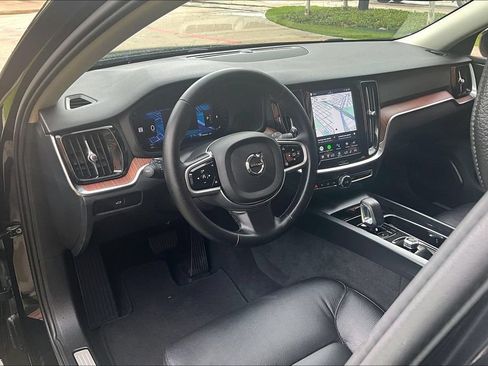 Certified 2025 Volvo V60 B5 Cross Country Plus AWD/4WD image 17