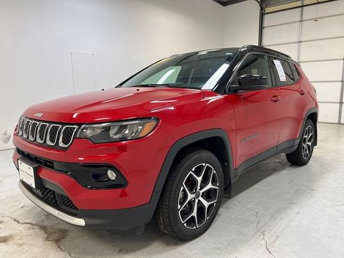 Used 2023 Jeep Compass Limited AWD/4WD image 12