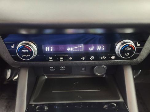 Used 2025 Mitsubishi Outlander SE image 32