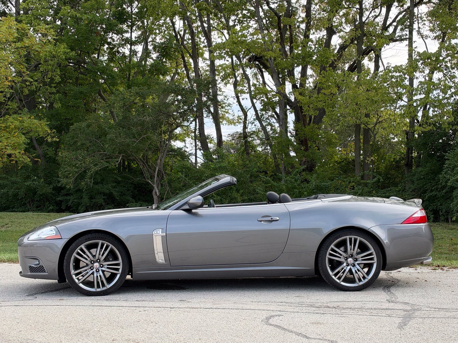Used 2009 Jaguar XKR R RWD image 2