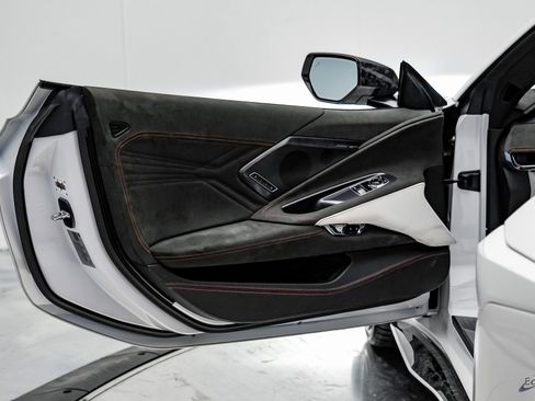 Used 2023 Chevrolet Corvette Z06 w/ Z07 Performance Package RWD image 97