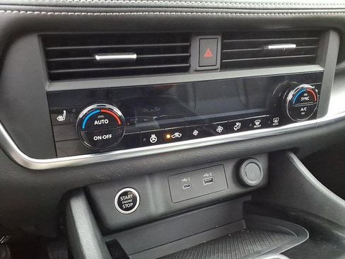 Used 2023 Nissan Rogue SV w/ SV Premium B Package image 28