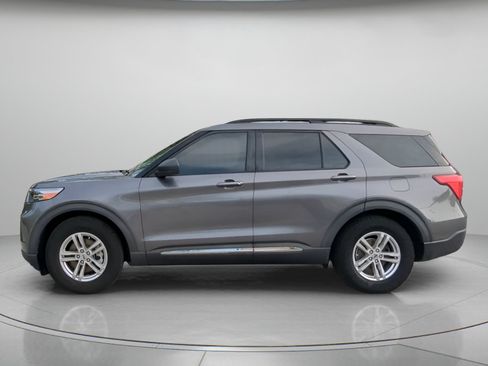 Certified 2021 Ford Explorer XLT RWD image 16