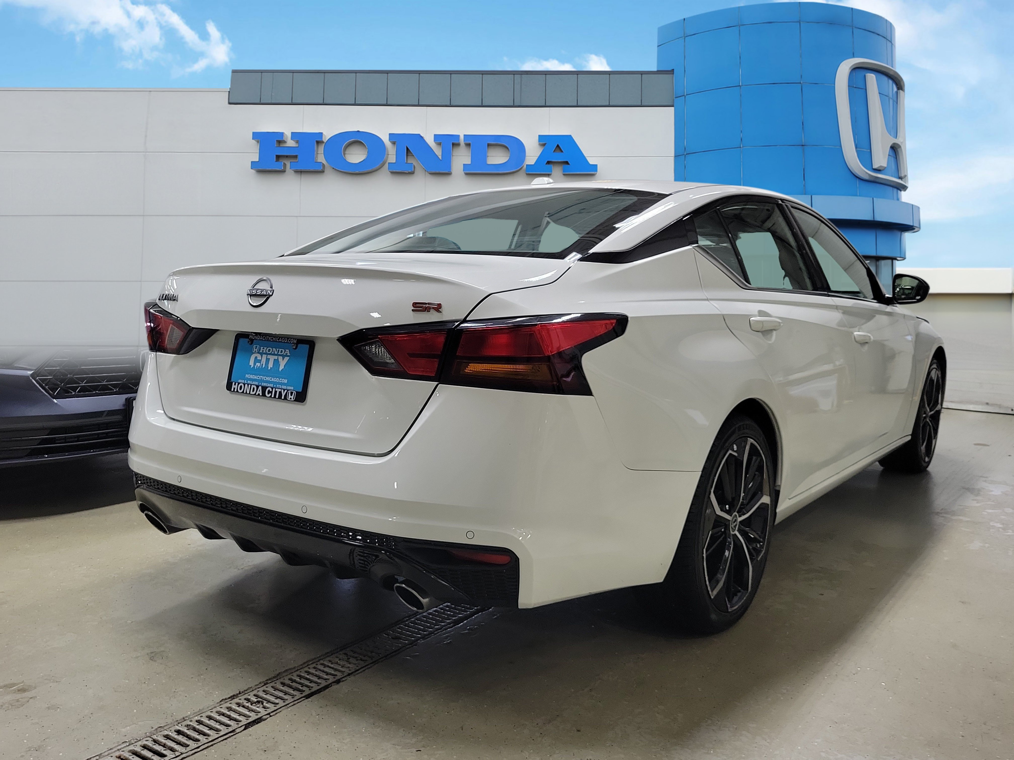 Used 2024 Nissan Altima 2.5 SR FWD image 5
