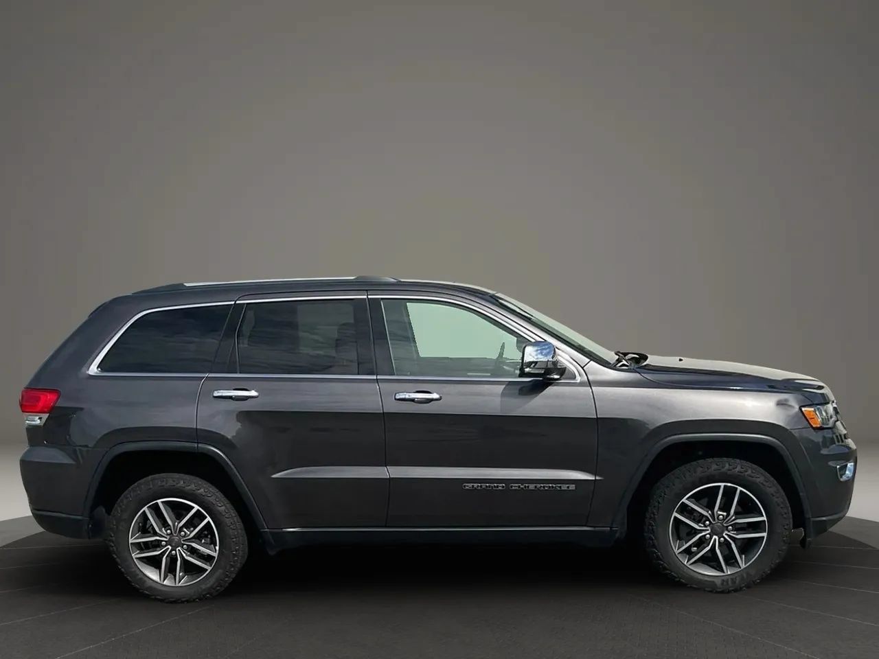 Used 2019 Jeep Grand Cherokee Limited AWD/4WD image 6