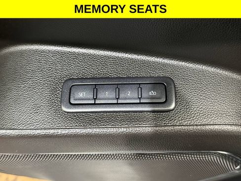 Used 2020 GMC Yukon XL SLT AWD/4WD image 2