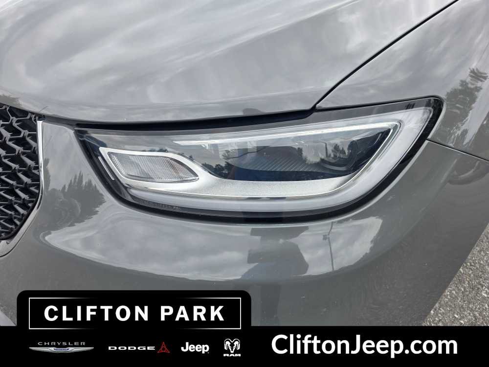 Certified 2025 Chrysler Pacifica Select FWD image 7