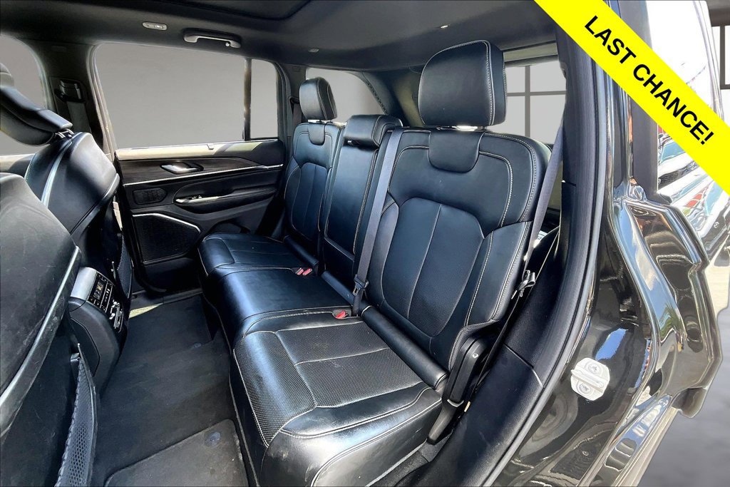 Used 2023 Jeep Grand Cherokee Overland w/ Luxury Tech Group IV AWD/4WD image 26