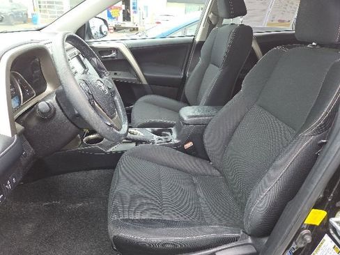 Used 2015 Toyota RAV4 XLE AWD/4WD image 9