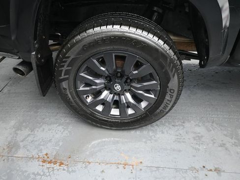 Used 2022 Toyota Tacoma Limited w/ Nightshade Package image 10