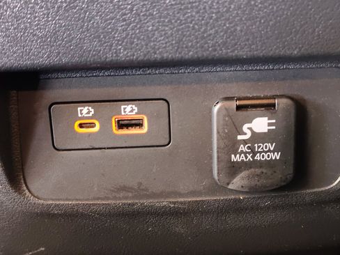 Used 2024 Nissan Frontier SV image 31