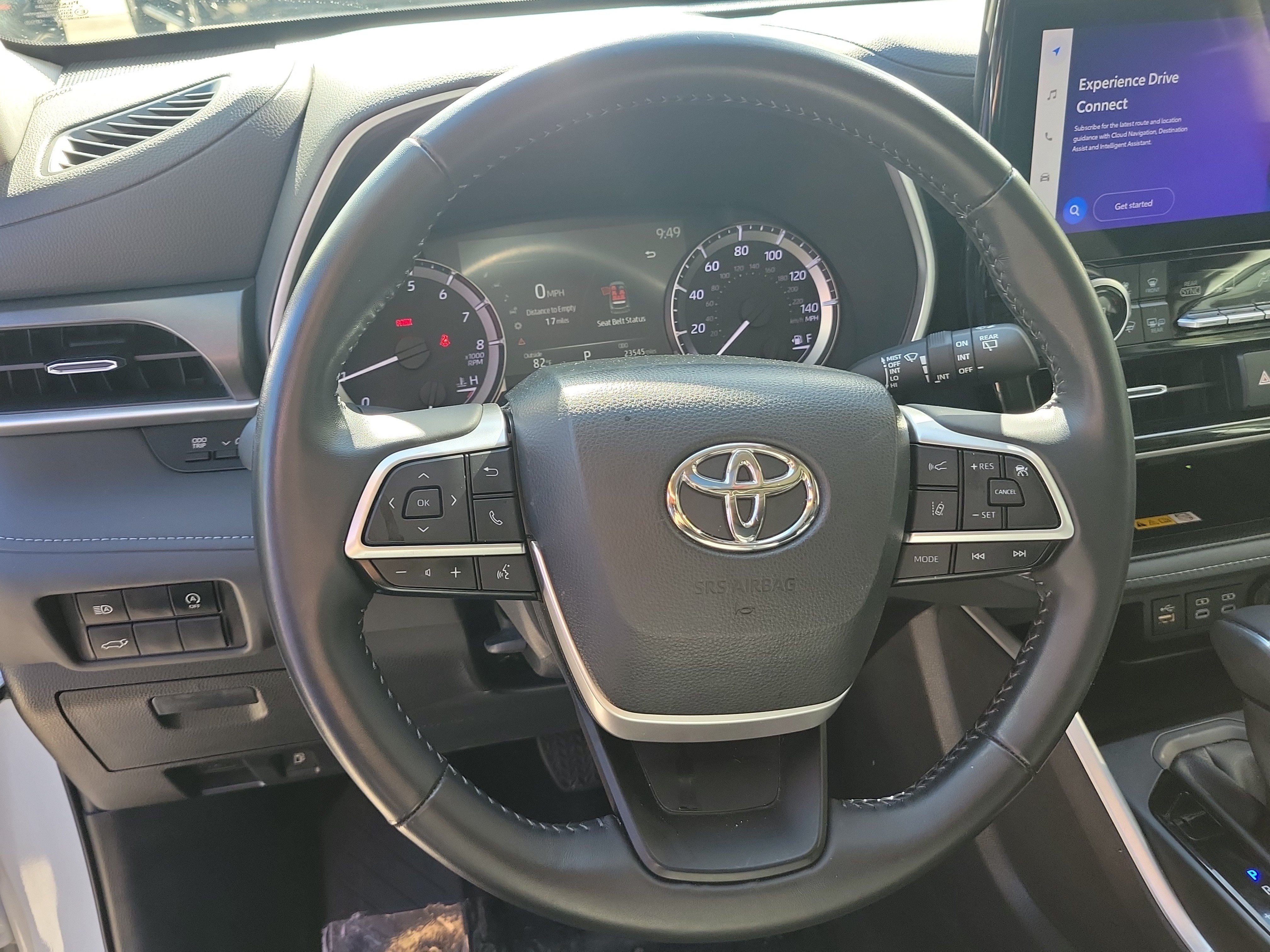 Used 2023 Toyota Highlander XLE FWD image 28
