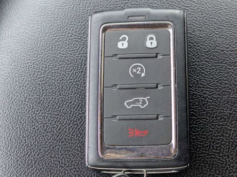 Used 2025 Jeep Grand Cherokee Altitude AWD/4WD image 39