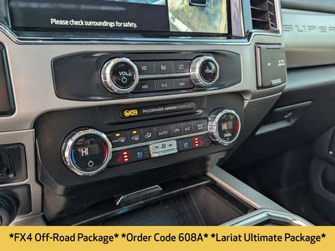 Used 2022 Ford F250 Lariat w/ Black Appearance Package image 11