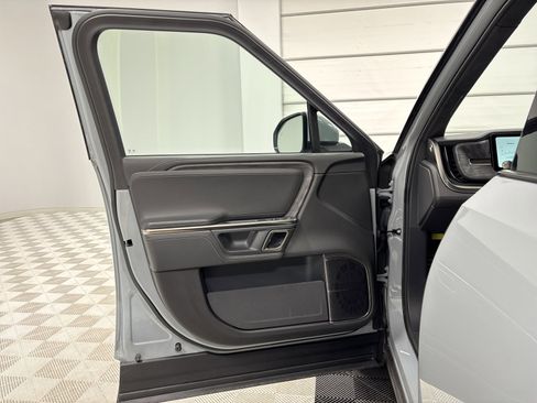 Used 2022 Rivian R1S Launch Edition image 16
