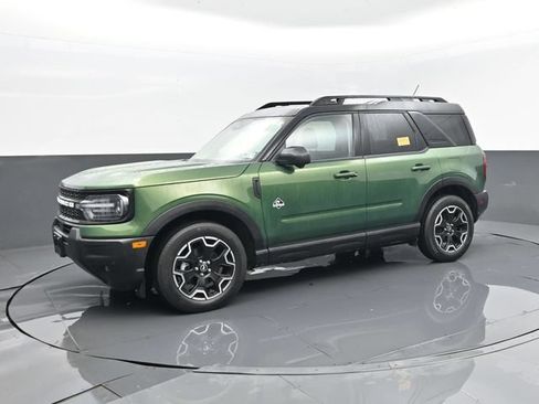 Used 2025 Ford Bronco Sport Outer Banks w/ Outer Banks Tech Package+ AWD/4WD image 2